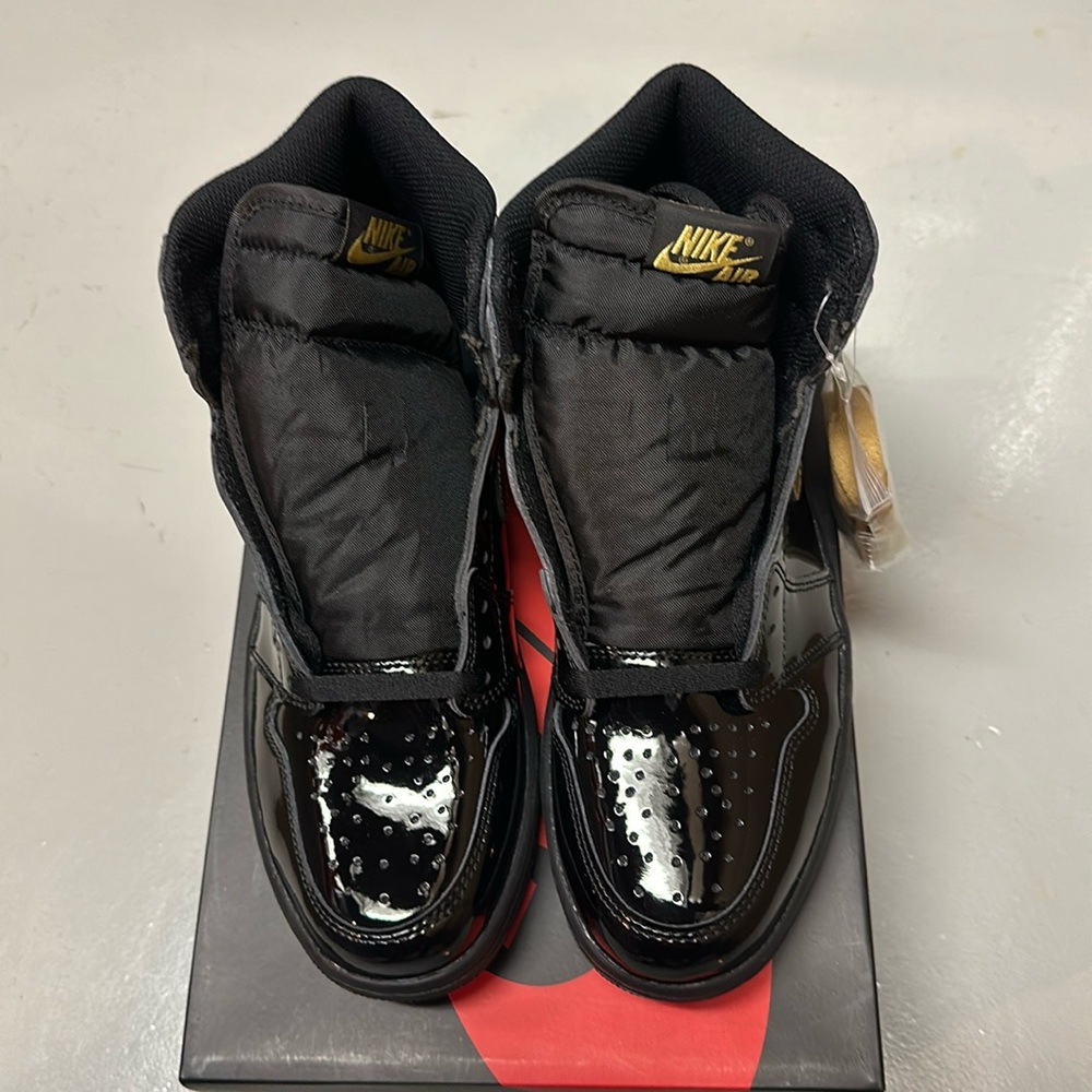 Air Jordan 1 Retro High OG “Blk & Gold” - DS Size 8